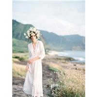 V-Neck Elegant Floor-Length Ivory Aline Summer 3/4 Sleeves Beach Appliques Lace Bridal Dress - dress