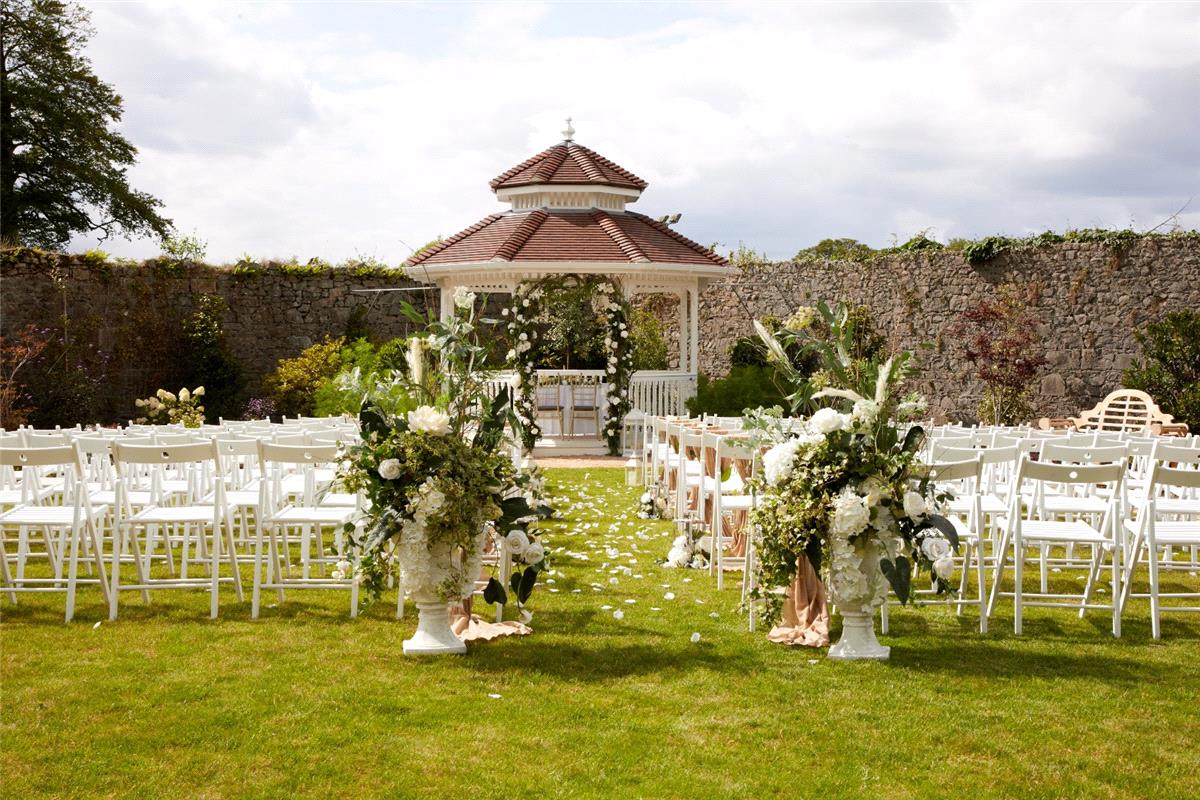 Outdoor Ceremony, Outdoor Ceremony Space at County Arms.